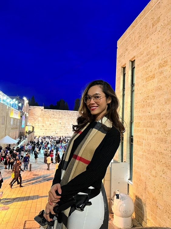 Á hậu Hoàng My thăm lại Israel khi đồng hành cùng Kim Duyên tại 'Miss Universe 2021'