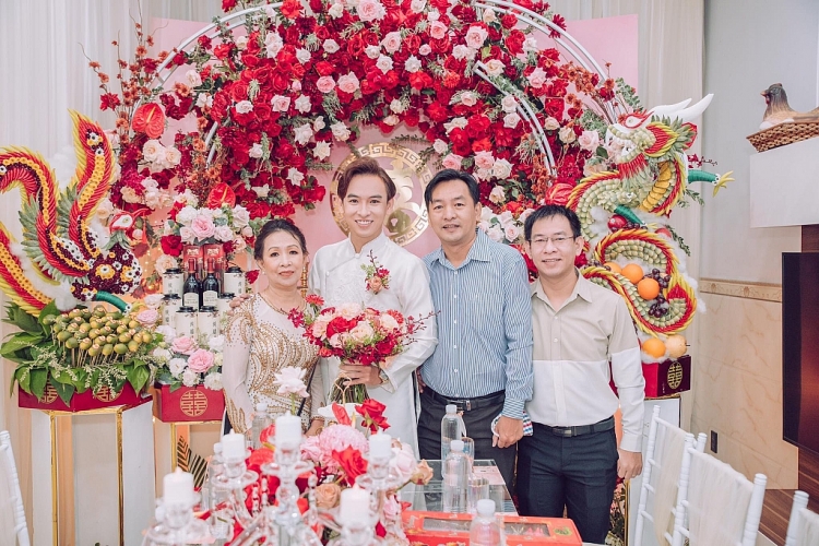 Hotboy 'Gia đình là số 1' Huỳnh Quý bất ngờ đính hôn
