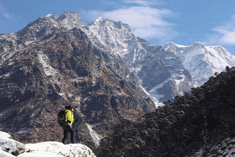 Bella Mai chia sẻ trải nghiệm nhớ đời khi trekking ở ngọn núi cao hơn 6.600 m tại Nepal