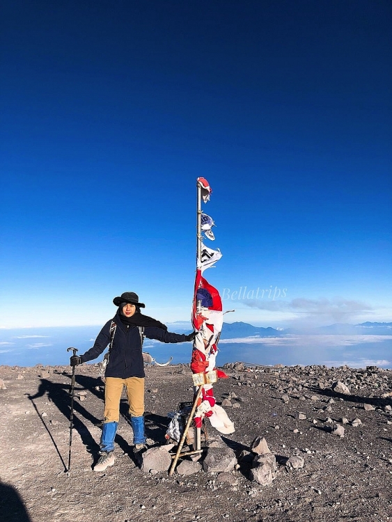 Bella Mai chia sẻ trải nghiệm nhớ đời khi trekking ở ngọn núi cao hơn 6.600 m tại Nepal