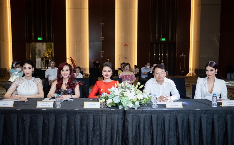 Hà Kiều Anh, Lan Khuê đọ sắc đi chấm 'Hoa hậu doanh nhân Việt Nam 2021'