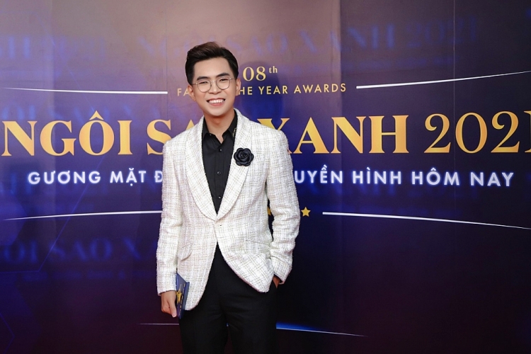 Sau khi 'sold-out' 10.000 quyển sách, Minh Dự nhận ngay giải Nam diễn viên xuất sắc nhất tại Ngôi sao xanh 2021