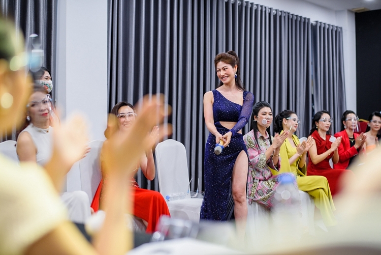 Trước thềm chung kết, top 20 'Hoa hậu doanh nhân Việt Nam 'trao hơn 2,7 tỷ đồng hỗ trợ trẻ mồ côi