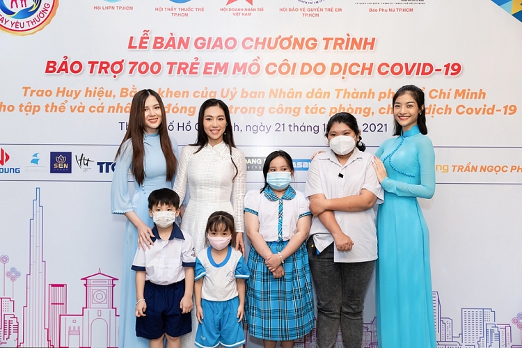 Đỗ Mỹ Linh, Lương Thùy Linh, Tiểu Vy, Kiều Loan hưởng ứng chương trình bảo trợ 700 trẻ em mồ côi sau dịch bệnh