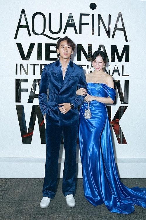 Hari Won và Tuấn Trần tỏa sáng trên thảm đỏ ngày đầu 'Tuần lễ thời trang quốc tế Việt Nam 2021'