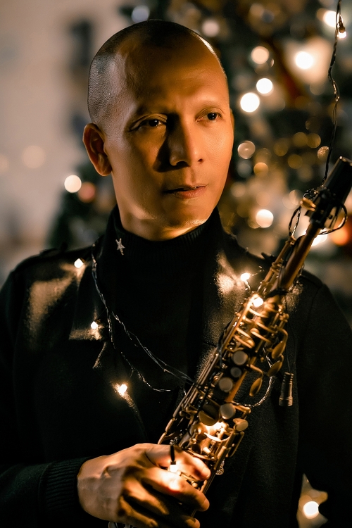 Cùng Saxophone Minh Tâm Bùi đắm chìm trong bản hòa tấu Giáng sinh