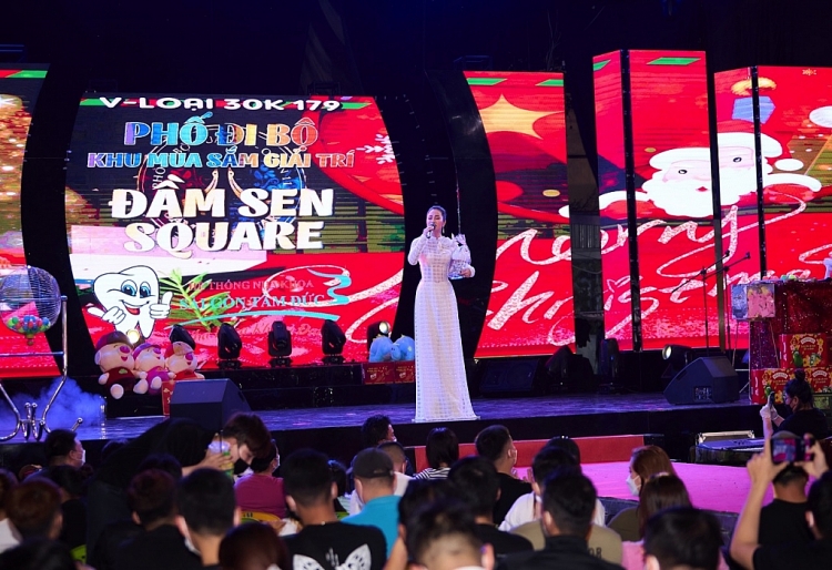 Tố My lần đầu hát live 'Em mình ơi' dành tặng giới LGBT, không nhận cát-xê