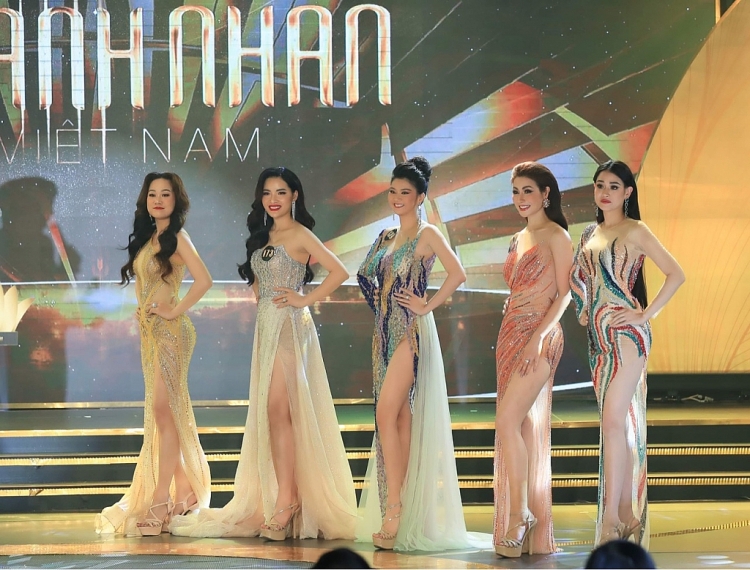 Bằng Kiều khiến sân khấu 'Hoa hậu doanh nhân Việt Nam 2021' vỡ òa