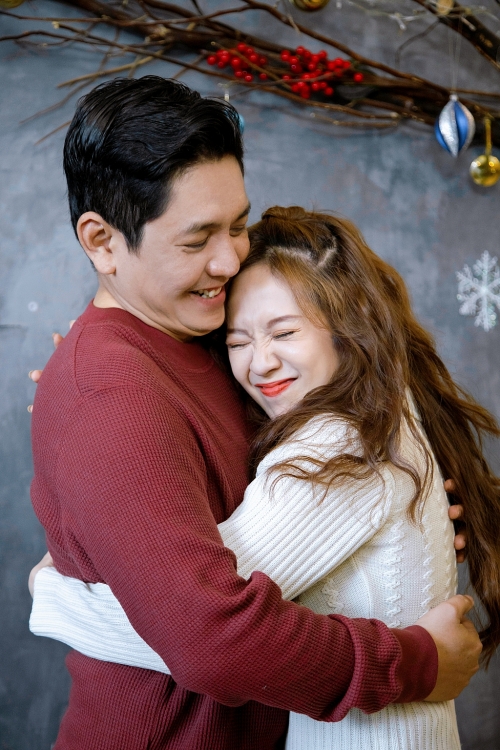 Gia đình Thanh Thúy mở tiệc ngủ đêm Giáng sinh cùng xem tập 1 'Ola cô Thúy'