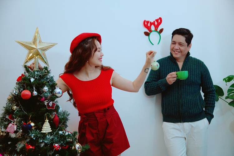 Gia đình Thanh Thúy mở tiệc ngủ đêm Giáng sinh cùng xem tập 1 'Ola cô Thúy'