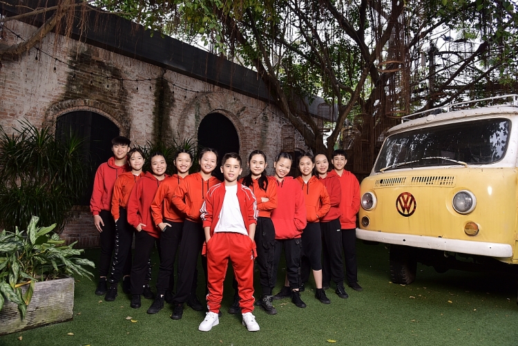 Rapper nhí Shumo lần đầu hợp tác cùng chuyên gia âm thanh người Pháp thực hiện MV Giáng sinh 'Christmas dance celebration'
