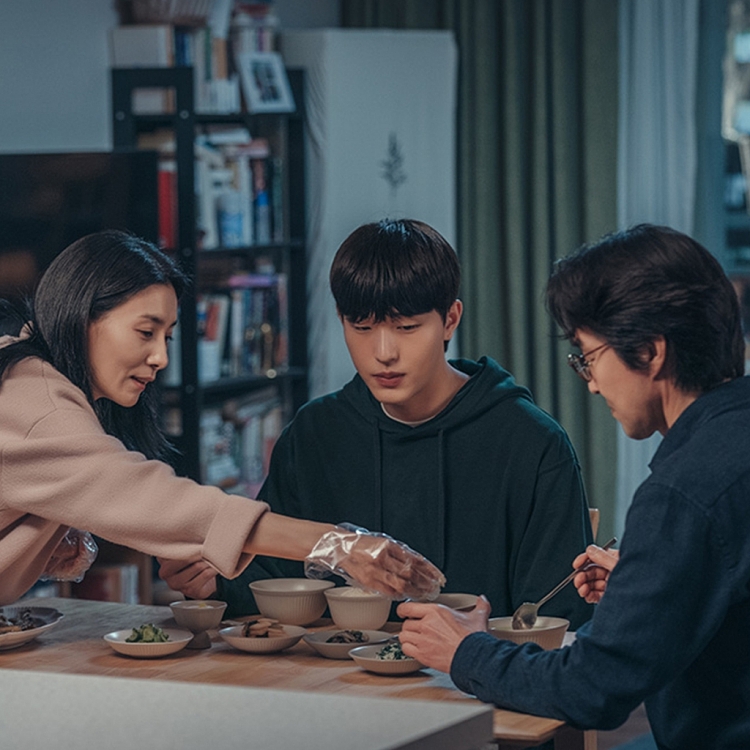 Top 10 phim Hàn tháng 12: Trận chiến căng thẳng của dàn sao 'máu mặt', Lee Sang Woo, Kim Nam Gil đồng loạt tái xuất