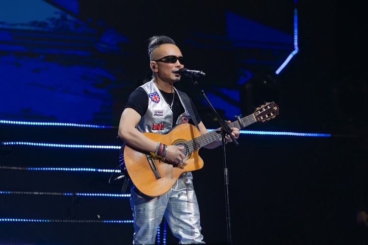 Live concert của Jimmii Nguyễn khép lại trong tiếng vỗ tay và nước mắt