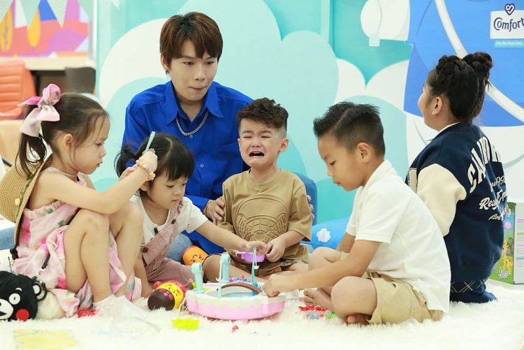 'Thử thách lớn khôn': Quang Trung 'sảng hồn' với 5 nhóc tỳ siêu quậy