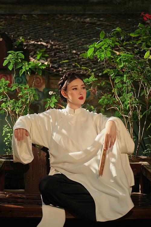 Giọng ca phi giới tính Chu Thúy Quỳnh khác lạ với tạo hình cổ trang Việt