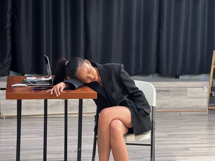 'Road to Miss Universe 2022' tập 3 hé lộ quá trình cải thiện kỹ năng catwalk của Ngọc Châu ở Philippines