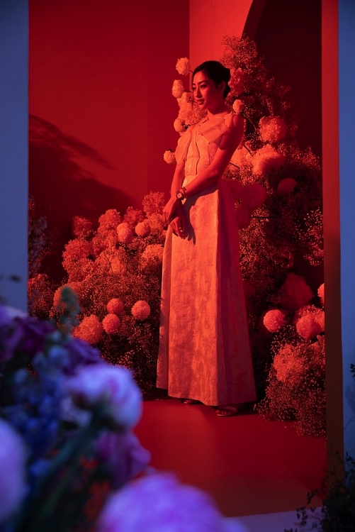 Dàn Hoa hậu, Á hậu làm nàng thơ tại thảm đỏ ngày 2 triển lãm 'Cuộc dạo chơi của những cánh hoa' của PHUONG MY