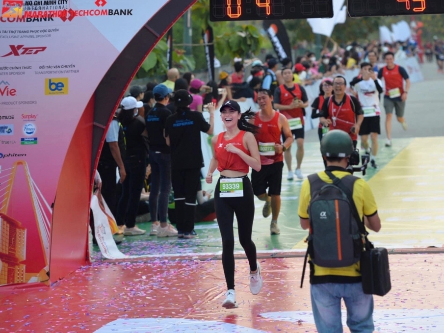 Bùi Linh Chi lan tỏa tinh thần vượt qua chính mình khi tham gia chạy bộ