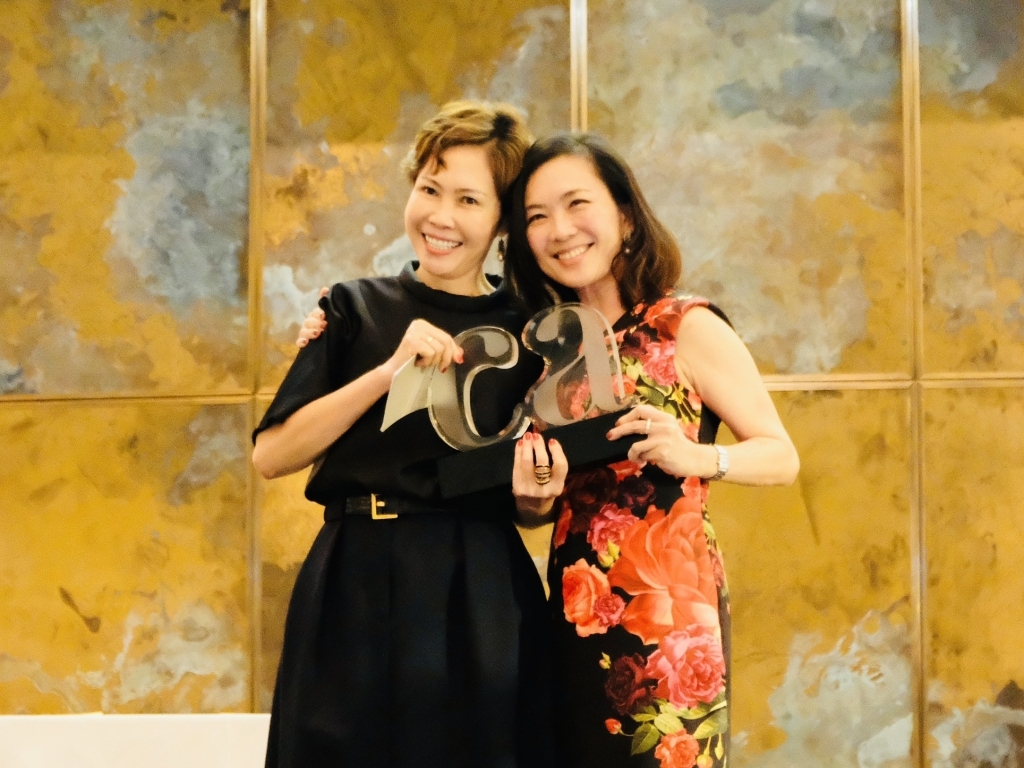 Bà Đinh Thị Thanh Hương nhận giải Nhà phát hành của CineAsia năm 2022