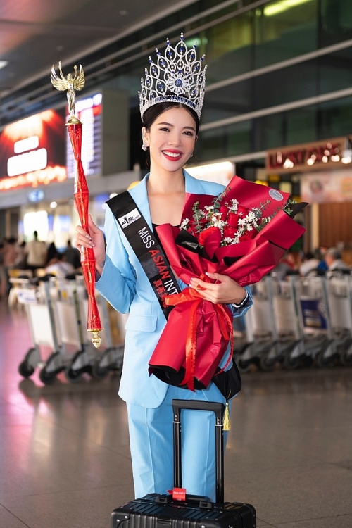 Hoa hậu Thùy Dung rạng rỡ về nước sau đăng quang 'Miss Asian International 2022'