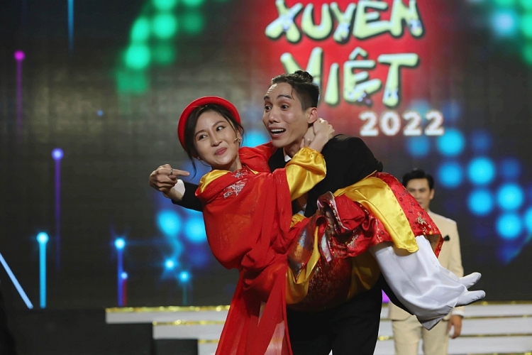 'Cười xuyên Việt 2022' gây 'cười ná thở' với loạt tiểu phẩm có '1-0-2'