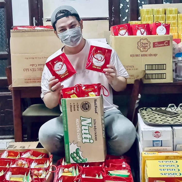 Thanh xuân đẹp của Dương Tùng Nhân: Làm từ thiện, giúp đỡ nhiều hoàn cảnh khó khăn