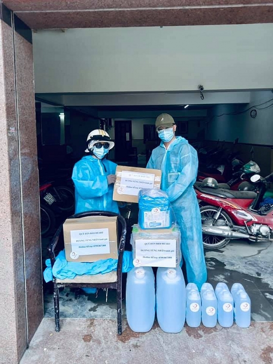 Thanh xuân đẹp của Dương Tùng Nhân: Làm từ thiện, giúp đỡ nhiều hoàn cảnh khó khăn