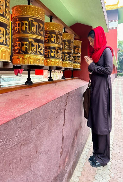Trương Thị May hành hương tại thánh địa Phật giáo Bodh Gaya – Ấn Độ