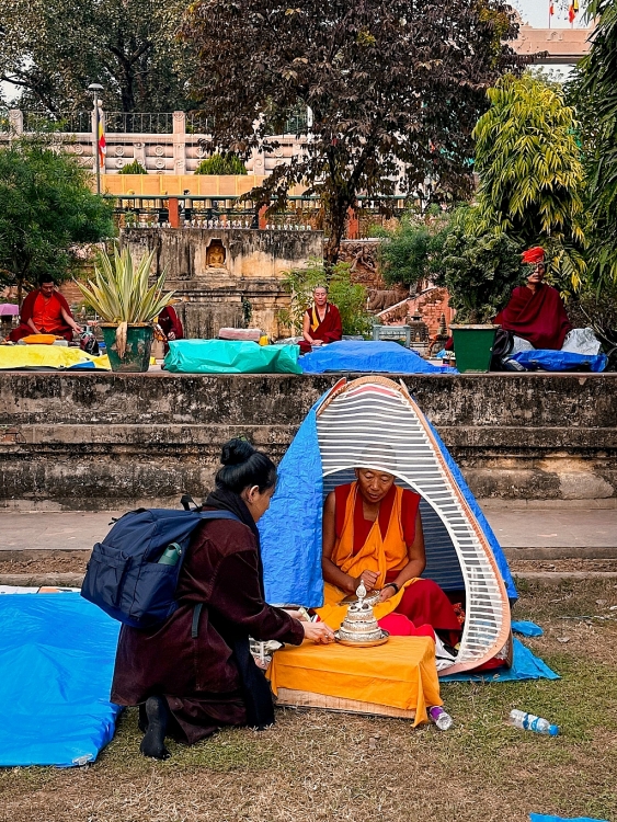 Trương Thị May hành hương tại thánh địa Phật giáo Bodh Gaya – Ấn Độ