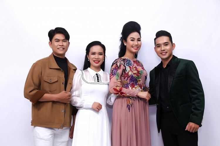 Ca sĩ Thùy Trang kể chuyện hát song ca với Quang Lê khi đang mang bầu