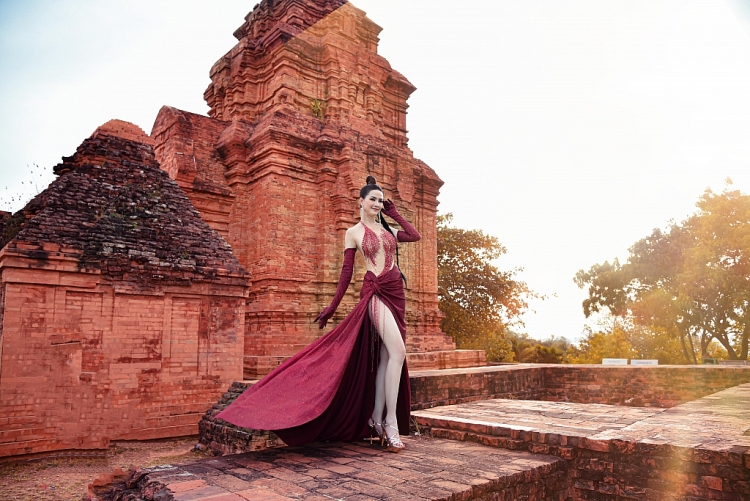 Hoa hậu Phan Thị Mơ: Tôi mừng vì ngày càng có nhiều Hoa hậu học vấn cao