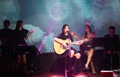 Ca sĩ Ju Uyên Nhi làm đêm nhạc gặp gỡ bạn bè khi về nước