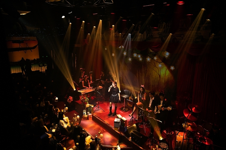 Ca sĩ Ju Uyên Nhi làm đêm nhạc gặp gỡ bạn bè khi về nước