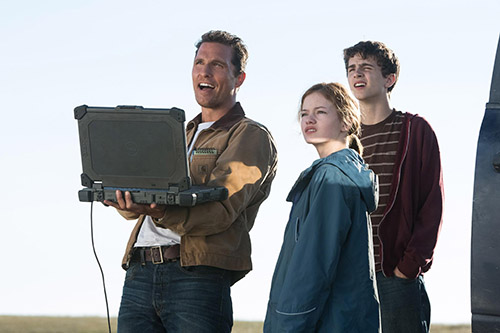 still-of-matthew-mcconaughey-timothe-chalamet-and-mackenzie-foy-in-interstellar-2014