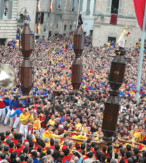 gubbio noi dung chan cua nguoi tre dien ro