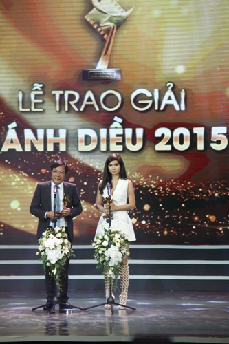 Diễn viên Trọng Trinh và Kim Tuyến nhận giải Namnữ diễn viên phụ xuất sắc nhất Cánh diều 2015