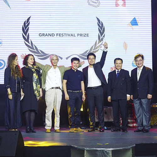a Đạo diễn Đinh Tuấn Vũ với Giải thưởng Lớn tại LHP công chiếu quốc tế lần đầu Philippines 2016 cho Cuộc đời của Yến