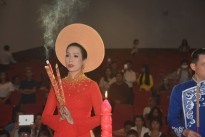 trinh kim chi cung con gai di le chua