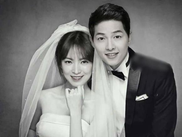 Song Hye Kyo khoe món quà của người 'bí ẩn' tặng, cặp đôi 'Hậu duệ mặt trời' đã tái hợp?
