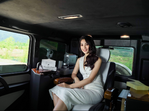Hoa hậu Tiểu Vy nói gì khi tin đồn cặp kè với ông chủ Hãng cafe Trung Nguyên?