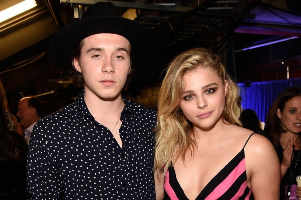 brooklyn beckham va chloe moretz lai tai hop