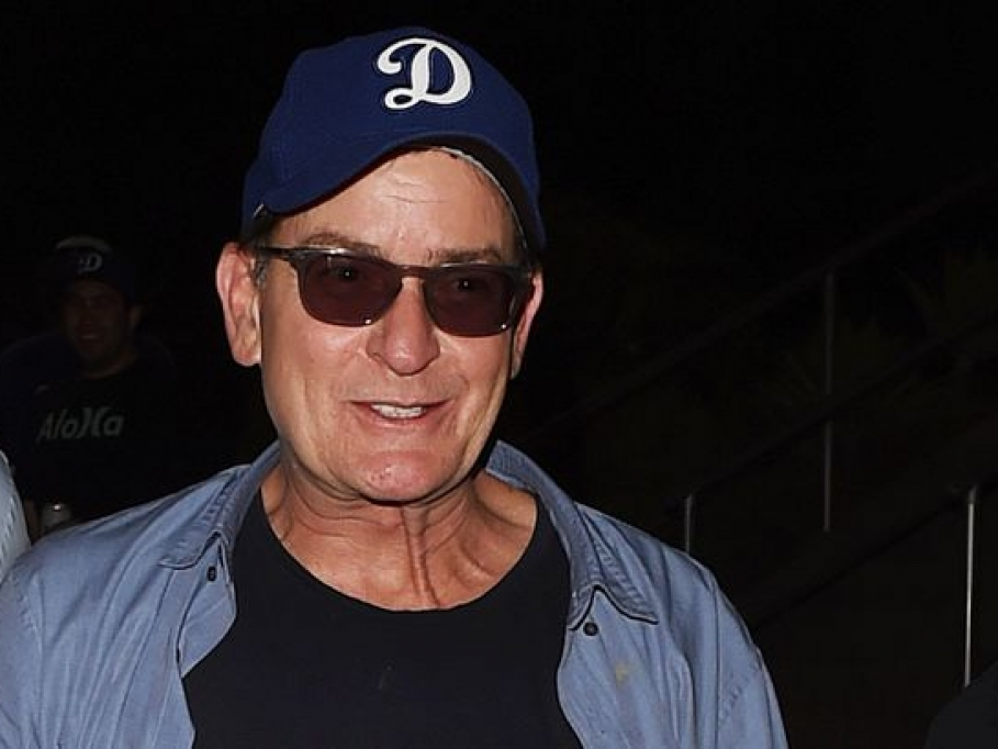 Charlie Sheen tiết lộ bí mật về Lindsay Lohan và Lady Gaga