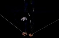 Yann Arnaud của đoàn xiếc Cirque du Soleil chết lúc đang diễn tại Florida