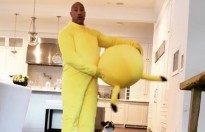 Dwayne Johnson mặc trang phục Pikachu chơi cùng con gái
