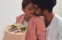 Zayn Malik hôn bạn gái Gigi Hadid trong sinh nhật thứ 22