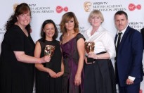 Khoảnh khắc những ngôi sao đoạt giải BAFTA TV Awards 2017