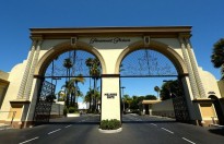 Cảnh sát Los Angeles điều tra vụ nổ súng bên ngoài trụ sở Paramount Studios