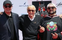 Stan Lee được in dấu tay tại Hollywood