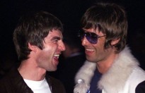 Liam Gallagher kêu gọi người anh Noel hồi sinh Oasis