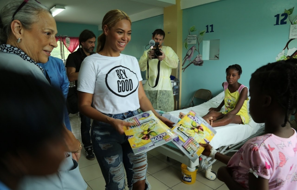 Beyonce giúp đỡ các nạn nhân thành phố Houston